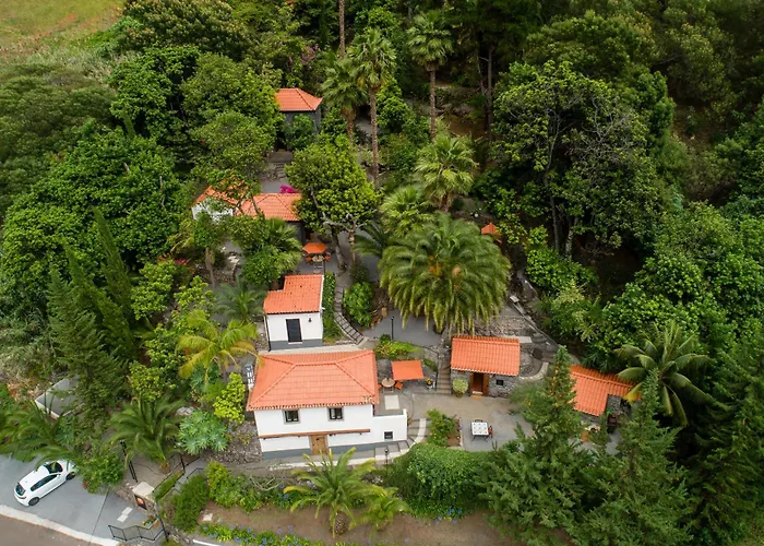 Casas Da Terca - Modern Comfort In Traditional Houses Set Within 300Sqm Of Private Gardens To Explore