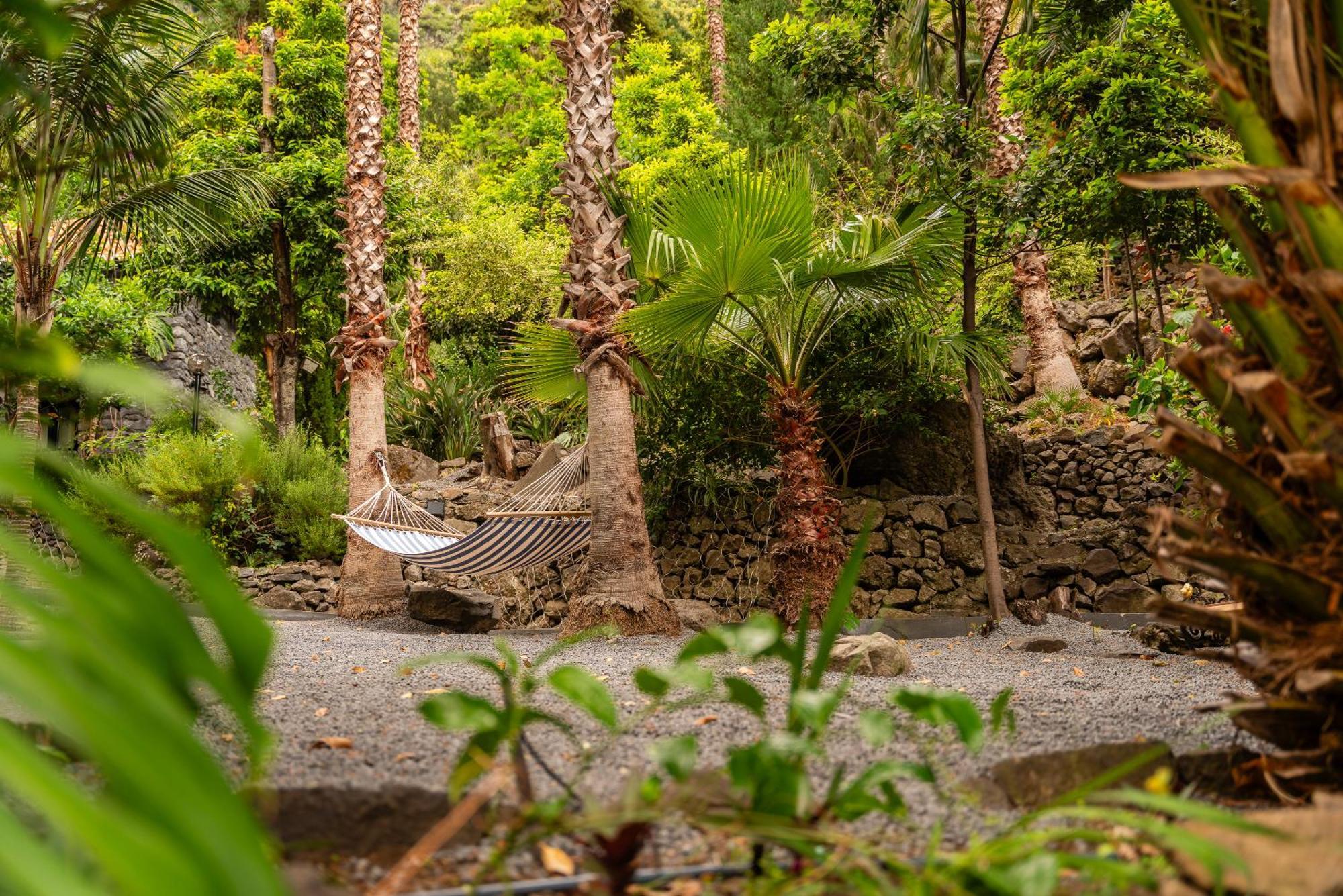 Casas Da Terca - Modern Comfort In Traditional Set Within 300sqm Of Private Gardens To Explore