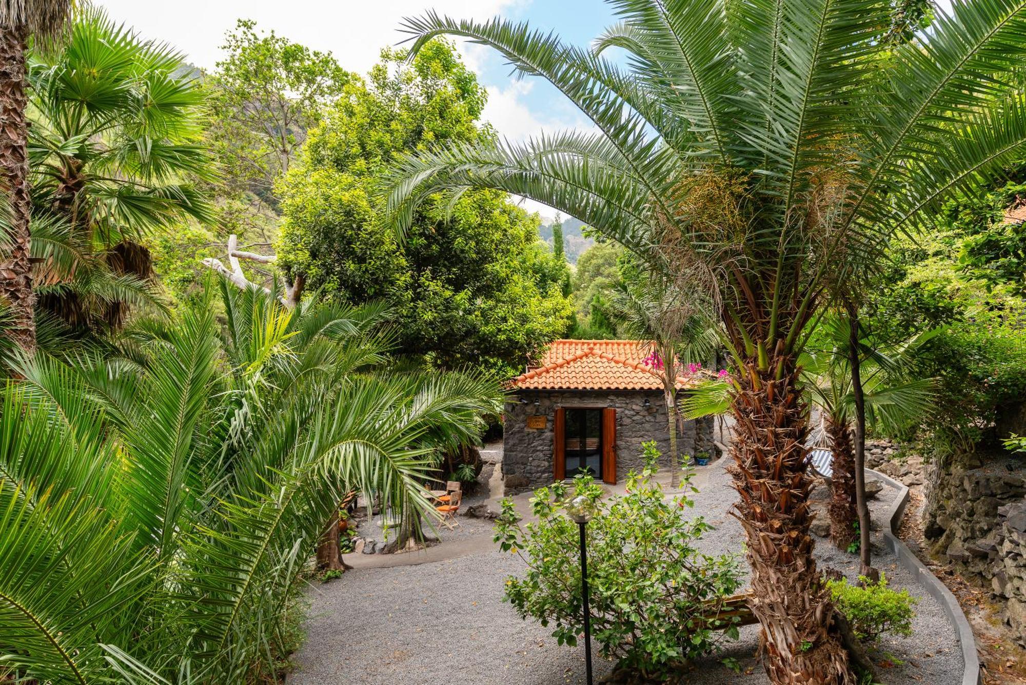 Casas Da Terca - Modern Comfort In Traditional Set Within 300sqm Of Private Gardens To Explore Apartment