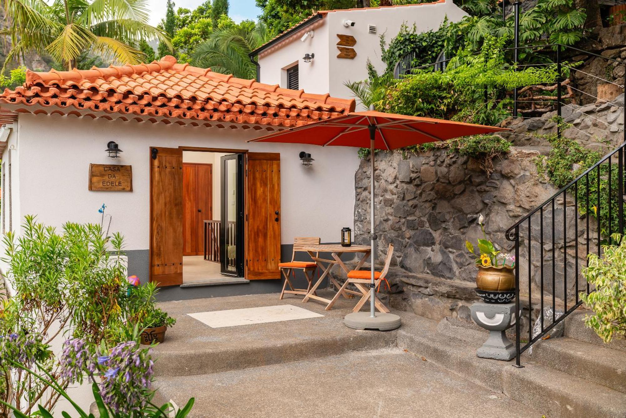 Casas Da Terca - Modern Comfort In Traditional Set Within 300sqm Of Private Gardens To Explore Apartment *