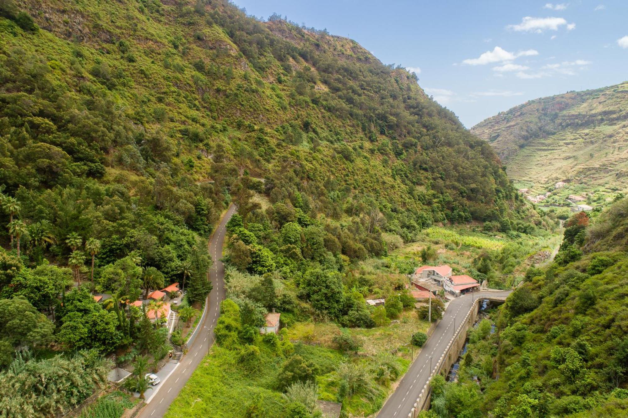 Casas Da Terca - Modern Comfort In Traditional Set Within 300sqm Of Private Gardens To Explore * Tabua (Madeira)