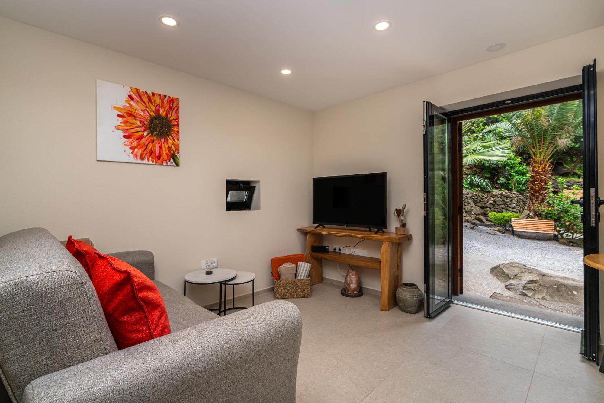 Apartment Casas Da Terca - Modern Comfort In Traditional Set Within 300sqm Of Private Gardens To Explore