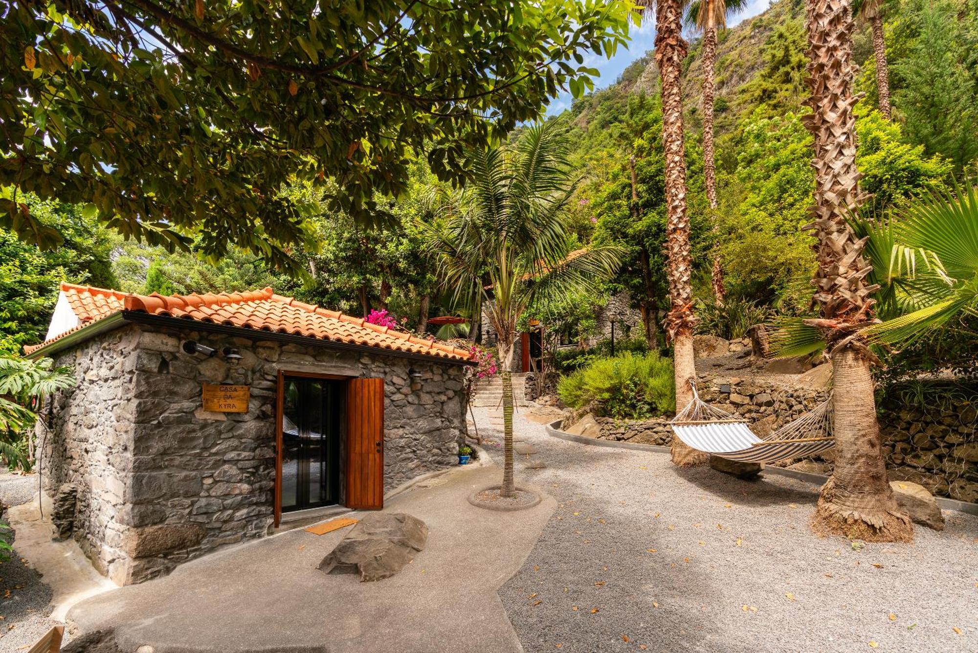 Apartment Casas Da Terca - Modern Comfort In Traditional Set Within 300sqm Of Private Gardens To Explore *
