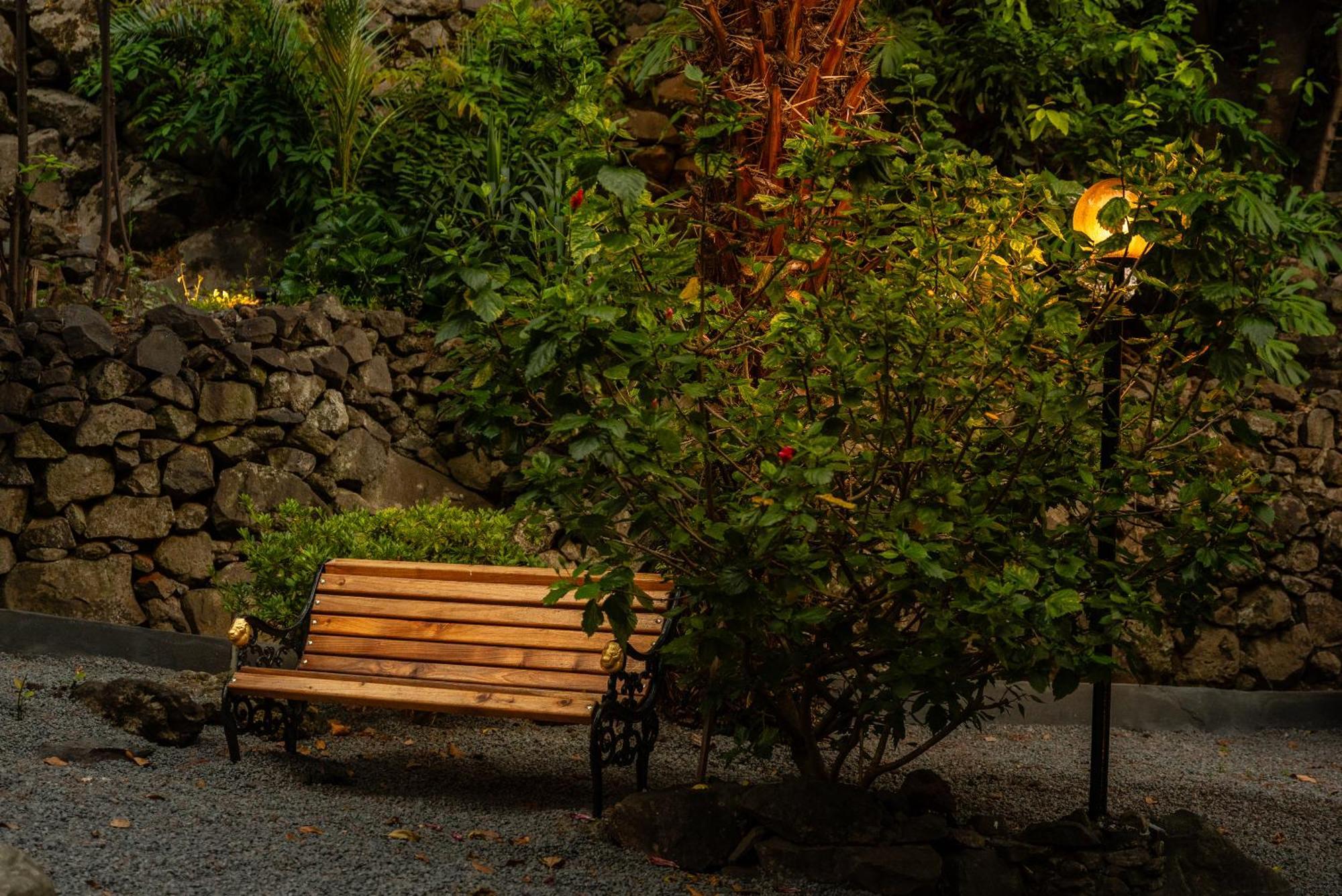 Casas Da Terca - Modern Comfort In Traditional Set Within 300sqm Of Private Gardens To Explore Tabua (Madeira)