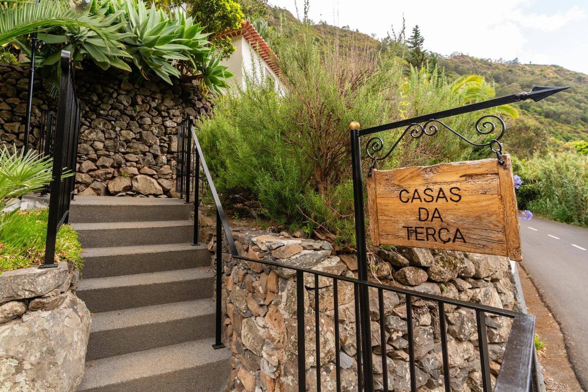Casas Da Terca - Modern Comfort In Traditional Set Within 300sqm Of Private Gardens To Explore Tabua (Madeira)